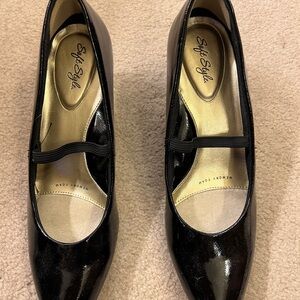 Soft Style Women's Glossy Black Flats